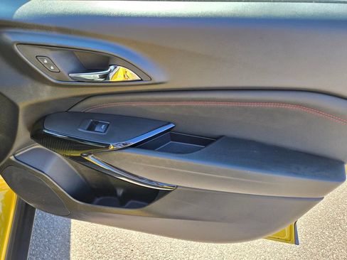 Used 2025 Chevrolet Trax RS w/ Sunroof Package FWD image 23