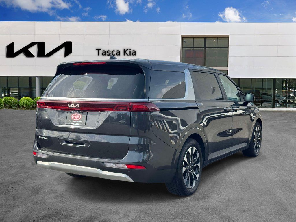 Used 2024 Kia Carnival EX FWD image 4
