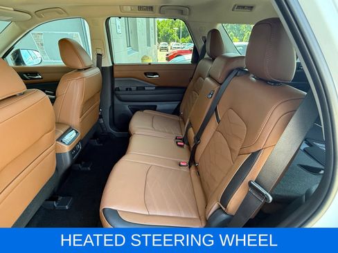 Used 2025 Nissan Pathfinder Platinum AWD/4WD image 19