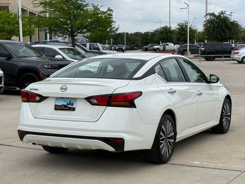 Used 2025 Nissan Altima 2.5 SV FWD image 5