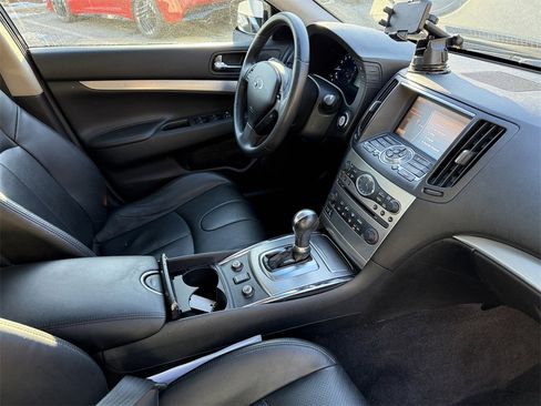 Used 2011 INFINITI G37 x w/ Premium Pkg image 27