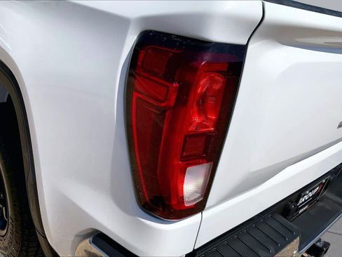 Used 2020 GMC Sierra 1500 2WD Crew Cab w/ Sierra Value Package image 24