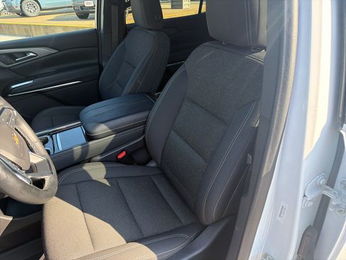 Used 2024 Chevrolet Traverse LT FWD image 23