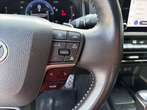Used 2025 Toyota Camry SE FWD image 15