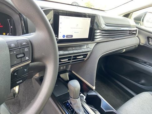 Used 2025 Toyota Camry LE image 22