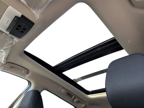 New 2025 Nissan Pathfinder SV w/ SV Premium Package image 28