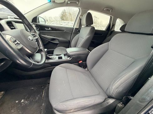 Used 2019 Kia Sorento LX w/ LX Convenience Package image 8