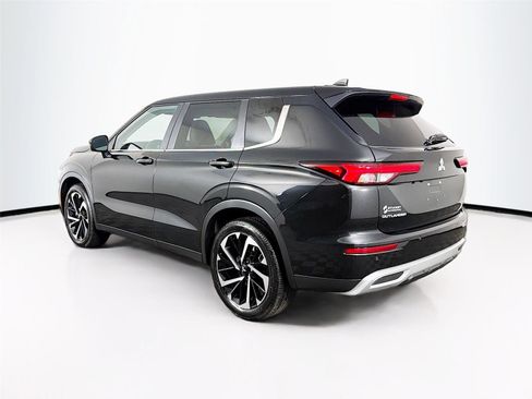 Used 2023 Mitsubishi Outlander SE AWD/4WD image 5