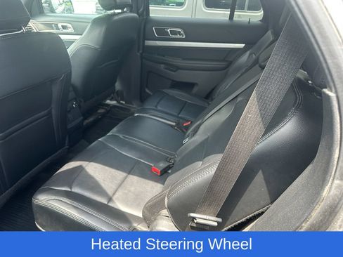 Used 2017 Ford Explorer XLT w/ Equipment Group 202A AWD/4WD image 9