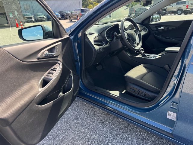 Used 2025 Chevrolet Malibu LT FWD image 14