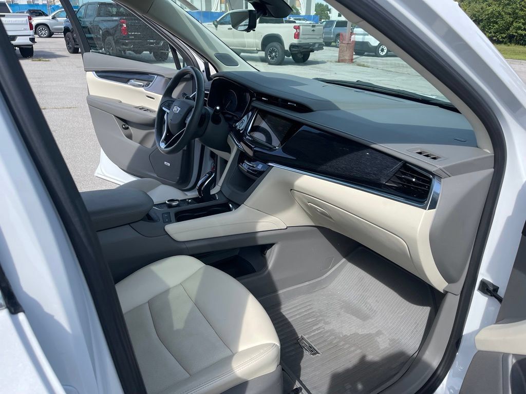Used 2024 Cadillac XT6 Premium Luxury w/ Technology Package AWD/4WD image 19