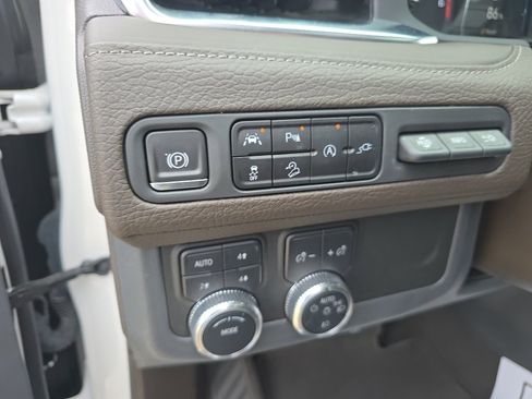Used 2021 GMC Yukon Denali w/ Denali Premium Package AWD/4WD image 21