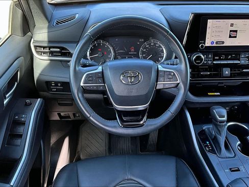 Used 2023 Toyota Highlander XSE image 5