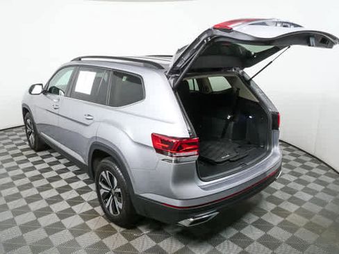 Certified 2025 Volkswagen Atlas SE image 31