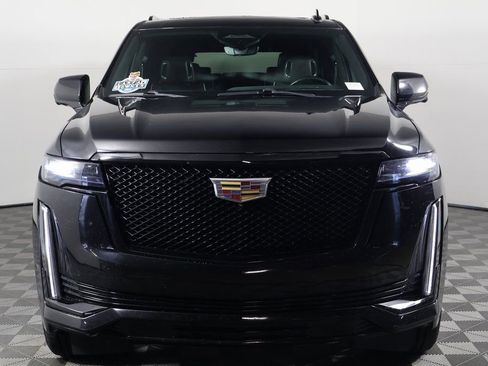 Used 2023 Cadillac Escalade ESV Sport image 2