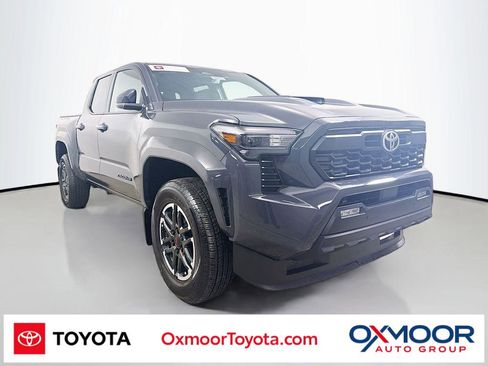 Used 2025 Toyota Tacoma TRD Sport image 1