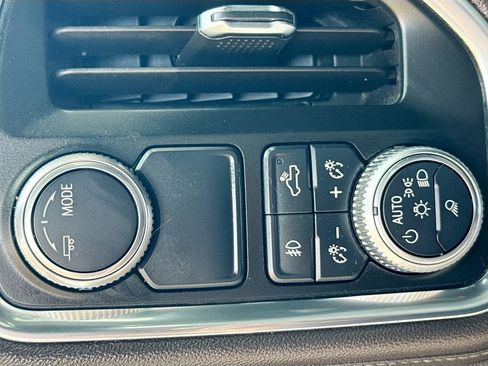 Used 2020 GMC Sierra 1500 SLT image 12