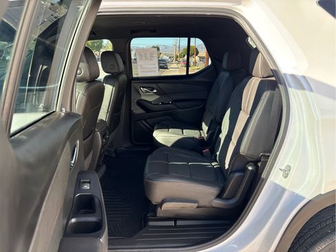 Used 2023 Chevrolet Traverse RS image 12