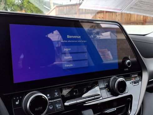 Certified 2025 Toyota Highlander XLE image 8