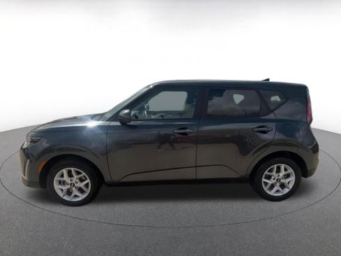 Used 2025 Kia Soul LX w/ LX Technology Package image 9