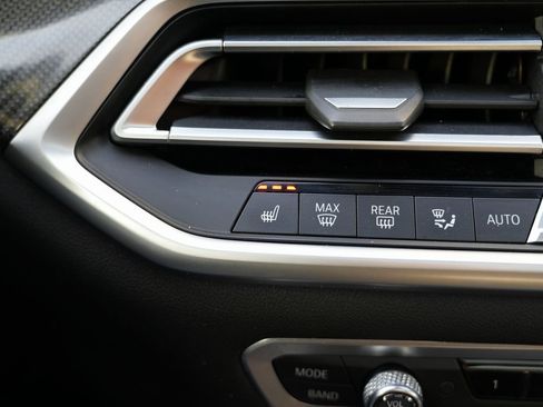 Used 2020 BMW X6 M50i w/ Premium Package image 69