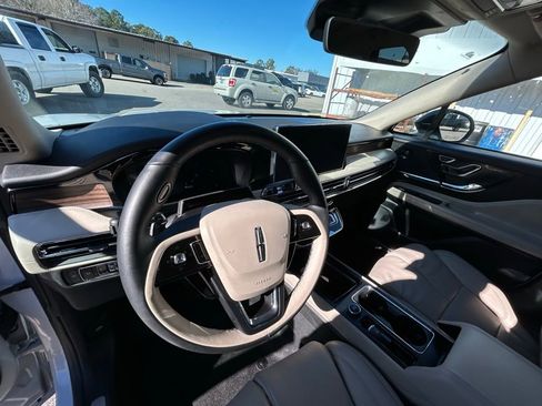 Used 2025 Lincoln Corsair Reserve w/ Equipment Group 202A image 2