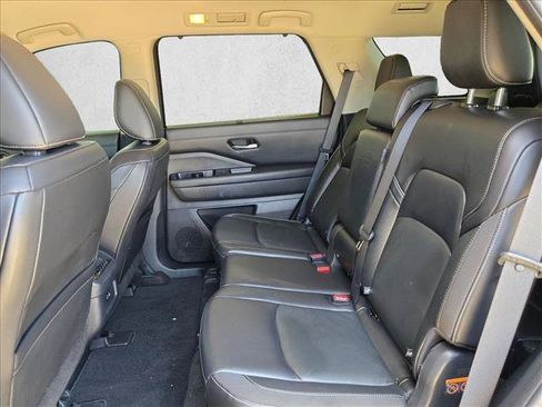 Used 2022 Nissan Pathfinder SL w/ Lighting Package (N92) FWD image 19