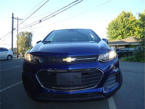 Used 2017 Chevrolet Trax LS FWD image 3