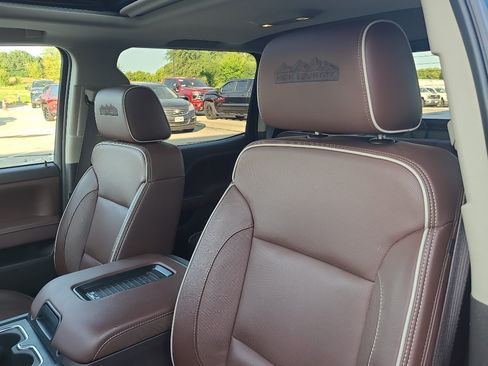 Used 2016 Chevrolet Silverado 1500 High Country w/ High Country Premium Package AWD/4WD image 10