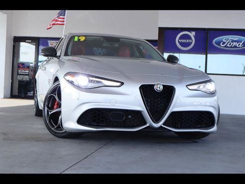 Used 2019 Alfa Romeo Giulia RWD image 1