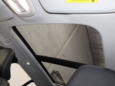 Used 2025 Volvo XC40 B5 Plus image 12