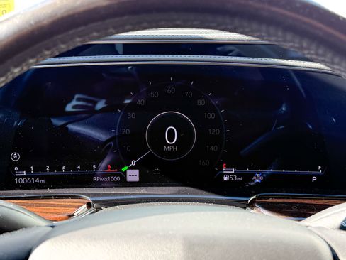 Used 2023 Cadillac Escalade Premium Luxury image 24