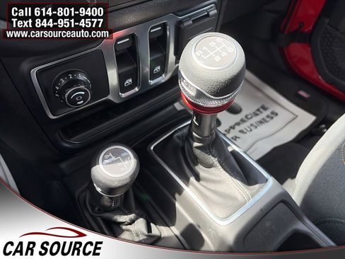 Used 2025 Jeep Wrangler Sport AWD/4WD image 19