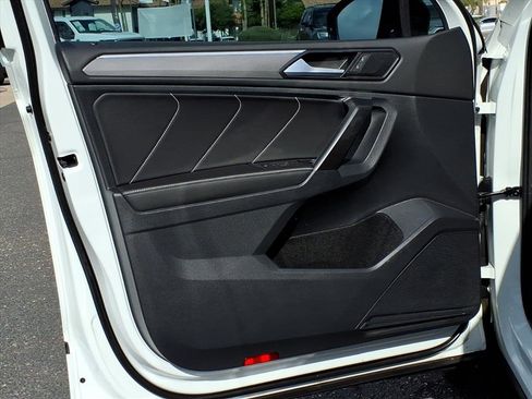 Certified 2022 Volkswagen Tiguan SE R-Line image 18