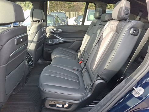 Used 2025 BMW X7 M60i w/ Climate Comfort Package image 7