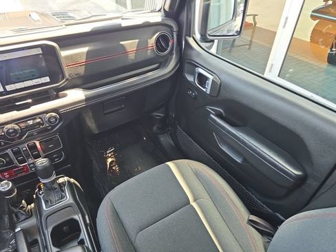 Used 2025 Jeep Wrangler Unlimited Rubicon AWD/4WD image 14