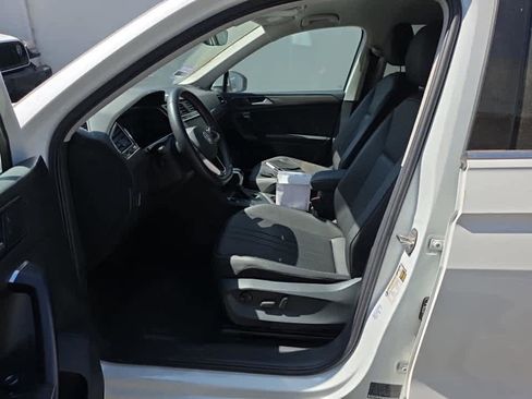 Used 2023 Volkswagen Tiguan SE FWD image 16