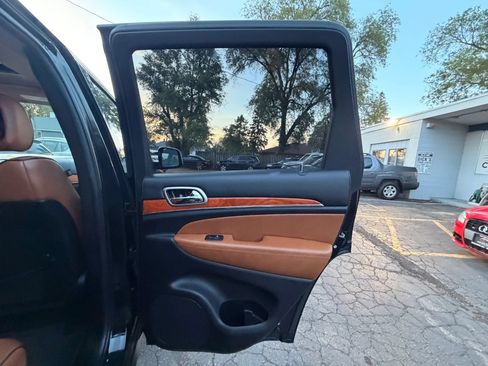 Used 2013 Jeep Grand Cherokee Overland AWD/4WD image 28