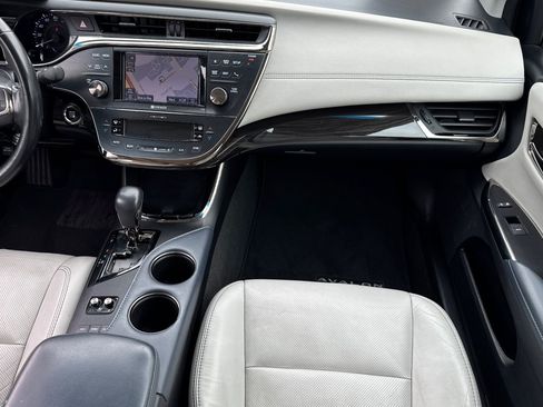 Used 2013 Toyota Avalon Limited w/ Technology Pkg FWD image 32