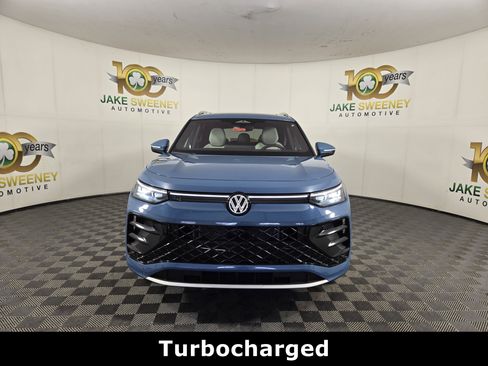 Used 2025 Volkswagen Tiguan SEL R-Line AWD/4WD image 3