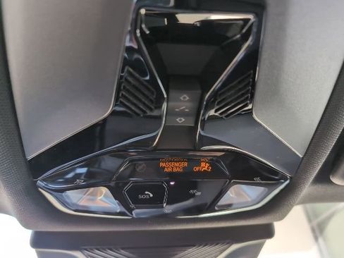 Used 2025 BMW X1 xDrive28i w/ Technology Package image 19