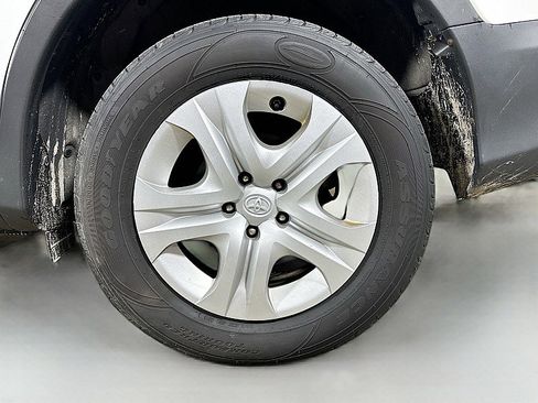Used 2015 Toyota RAV4 LE AWD/4WD image 30