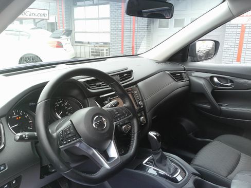 Used 2020 Nissan Rogue SV image 20