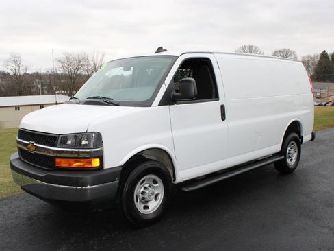 Used 2024 Chevrolet Express 2500 w/ Driver Convenience Package RWD image 5