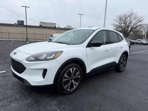 Certified 2022 Ford Escape SE w/ SE Sport Appearance Package image 4