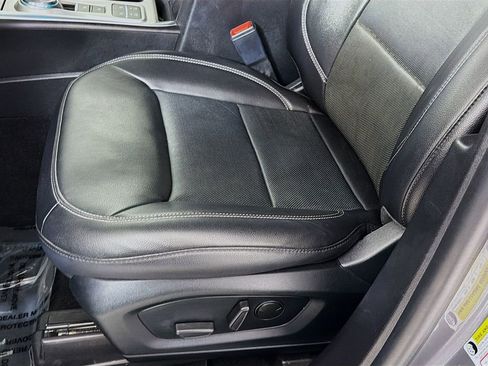 Used 2022 Ford Explorer Limited w/ Equipment Group 301A image 23