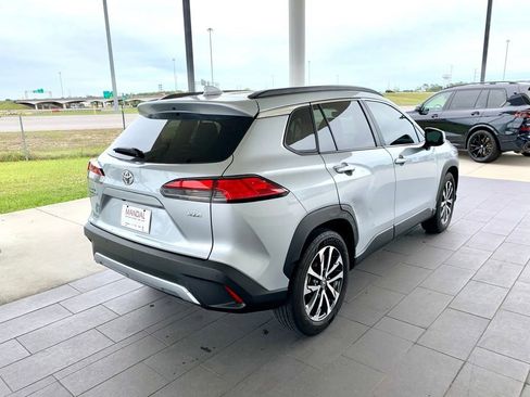 Used 2023 Toyota Corolla Cross XLE w/ Convenience Package image 5