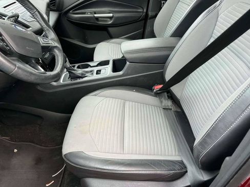 Used 2018 Ford Escape SE w/ SE Sport Appearance Package FWD image 5