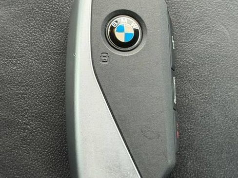 Used 2025 BMW X5 xDrive50e AWD/4WD image 30