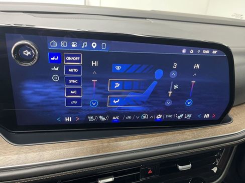 Certified 2025 Chevrolet Suburban High Country w/ Sun And Tow Package AWD/4WD image 26